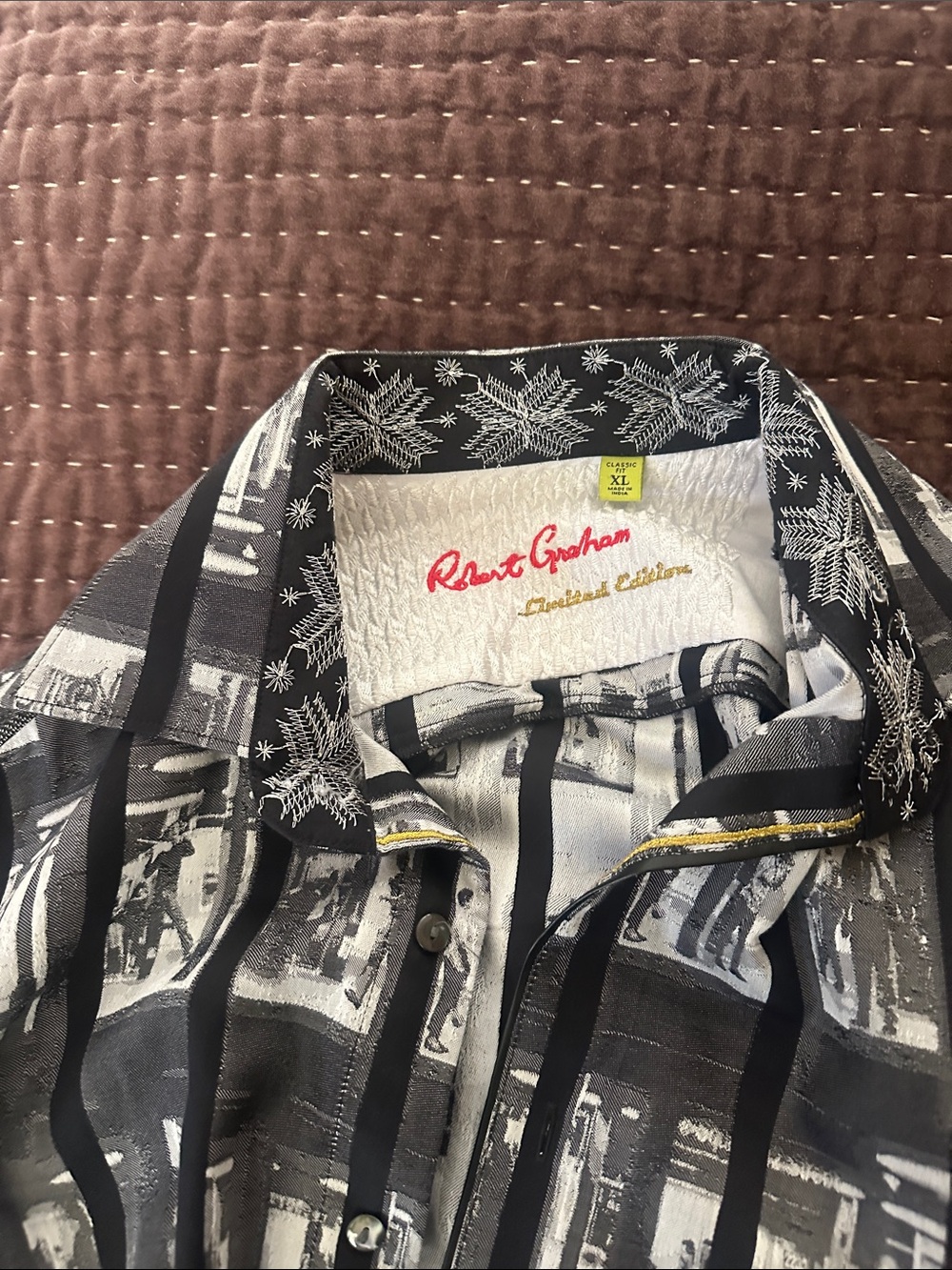 Robert Graham Black, White & Gray Graphic Stripe Button-Up Shirt